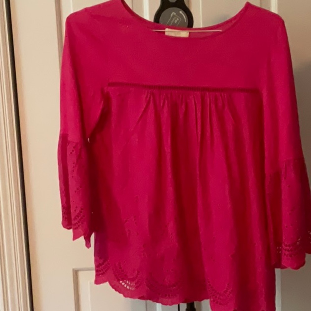 Bright fuchsia 100% cotton scalloped hemline and sleeves top
